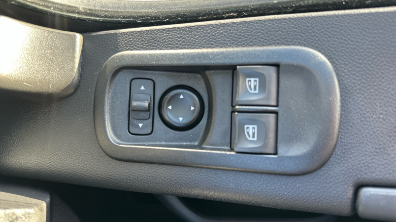 Renault Master Mwb Diesel Fwd MM35dCi 135 Business+ Medium Roof Van